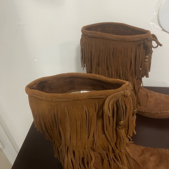 Women’s Fringe Boots - Picture 3 of 5